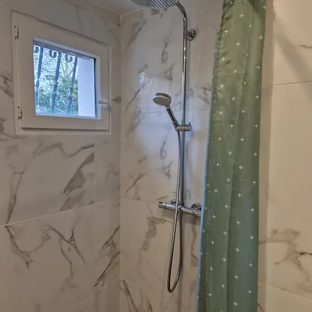 Superbe F2 Renove Terrasse Fleurie *