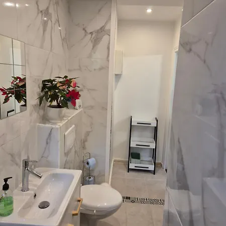 Superbe F2 Renove Terrasse Fleurie شقة *